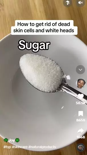 Petroleum jelly dan 1 bahan pemanis bisa atasi komedo putih Berbagai sumber