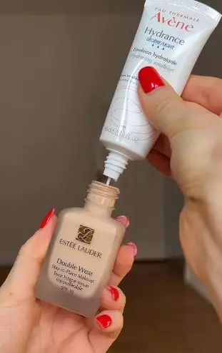 Trik foundation habis bisa dipakai lagi cuma ditambah 1 produk skincare TikTok