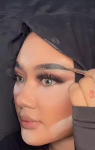 Cewek wajah Jawa recreate makeup American Look disebut mirip Marion Jola TikTok