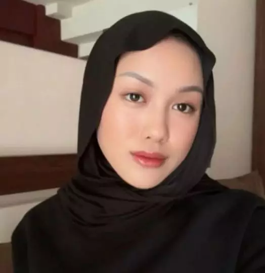 Tranformasi makeup Lolly dari remaja hingga kini Berbagai sumber
