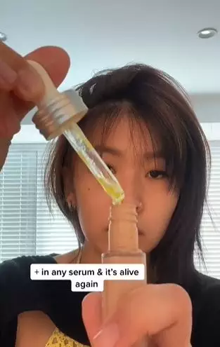 Trik atasi concealer habis atau kering cuma andalkan 1 produk skincare TikTok