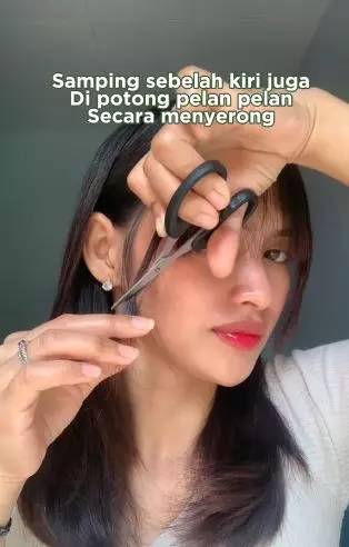 Trik potong poni ala cewek Jepang cuma perlu 4 langkah TikTok Trik potong poni ala cewek Jepang cuma perlu 4 langkah TikTok