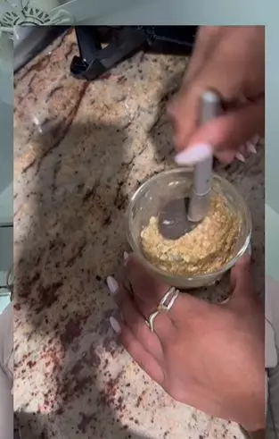 Campuran oatmeal dan bahan pemanis efektif atasi jerawat hormonal Berbagai sumber