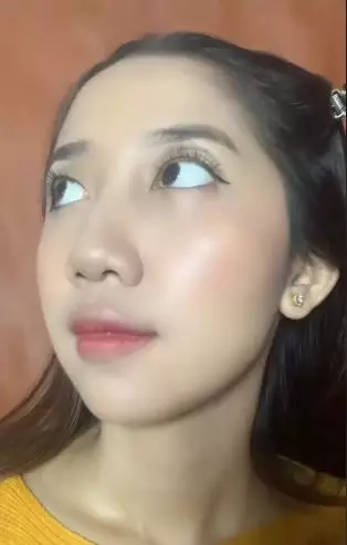 Trik pakai maskara agar bulu mata lebih panjang andalkan 2 produk complexion TikTok