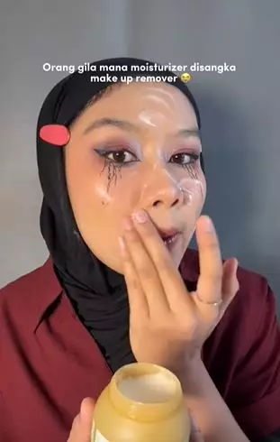 Momen nyesek cewek tak sadar hapus makeup pakai moisturizer TikTok