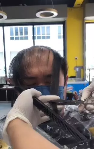 Perubahan pria botak depan dan tengah usai di styling drastis pol TikTok Perubahan pria botak depan dan tengah usai di styling drastis pol TikTok