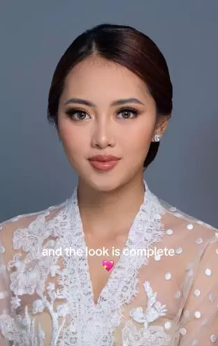 MUA ini rias pengantin di KUA definisi manglingi tapi tetap natural TikTok MUA ini rias pengantin di KUA definisi manglingi tapi tetap natural TikTok