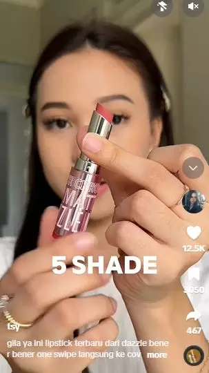 Review Dazzle Me Color Chrome Lip Matte diklaim awet hingga 8 jam TikTok Review Dazzle Me Color Chrome Lip Matte diklaim awet hingga 8 jam TikTok