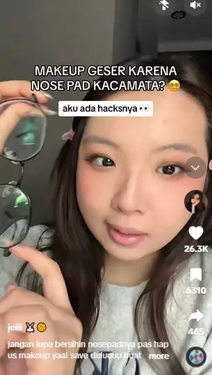 Trik bikin riasan nggak geser saat pakai kacamata cuma andalkan 2 produk  TikTok Trik bikin riasan nggak geser saat pakai kacamata cuma andalkan 2 produk  TikTok
