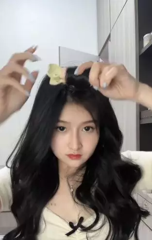 Trik bikin poni lepek jadi bervolume cuma perlu 2 langkah TikTok Trik bikin poni lepek jadi bervolume cuma perlu 2 langkah TikTok