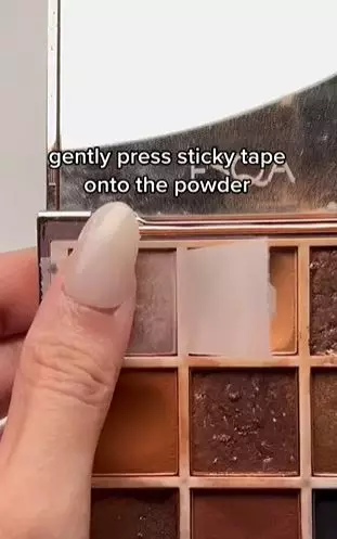 Atasi waxy layer pada eyeshadow glitter cuma andalkan 1 alat sederhana TikTok Atasi waxy layer pada eyeshadow glitter cuma andalkan 1 alat sederhana TikTok
