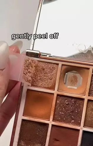 Atasi waxy layer pada eyeshadow glitter cuma andalkan 1 alat sederhana TikTok Atasi waxy layer pada eyeshadow glitter cuma andalkan 1 alat sederhana TikTok