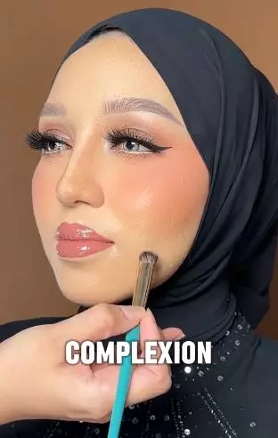 Trik retouch makeup akibat kecoret eyeliner sat set cuma 4 langkah TikTok Trik retouch makeup akibat kecoret eyeliner sat set cuma 4 langkah TikTok