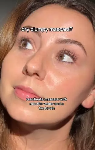 Trik atasi tampilan maskara yang menggumpal andalkan 1 produk skincare Berbagai sumber Trik atasi tampilan maskara yang menggumpal andalkan 1 produk skincare Berbagai sumber