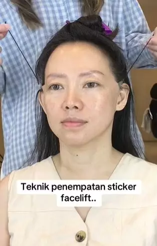 Transformasi makeup ibu-ibu berflek hitam dirias flawless look manglingi TikTok Transformasi makeup ibu-ibu berflek hitam dirias flawless look manglingi TikTok