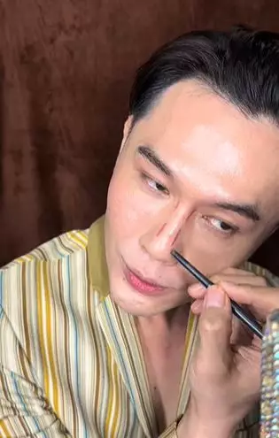 Fungsi lain lip liner yang bisa bikin riasan lebih praktis  Berbagai sumber