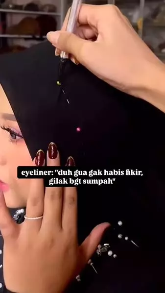 Fungsi lain eyeliner untuk pengguna hijab yang jarang diketahui Berbagai sumber