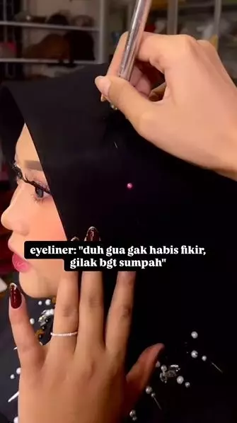 Fungsi lain eyeliner untuk pengguna hijab yang jarang diketahui Berbagai sumber