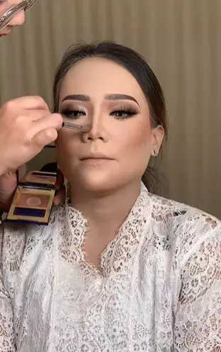 Emak-emak kantung mata gelap usai dirias bold ini bak beda orang TikTok