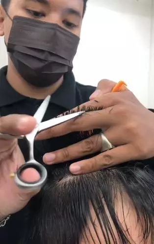 Pria rambut tipis dan botak M usai di styling bak pakai fake hair TikTok