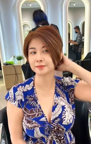 Emak-emak rambut super tipis usai di styling ala Pixie Cut hasilnya auto muda TikTok