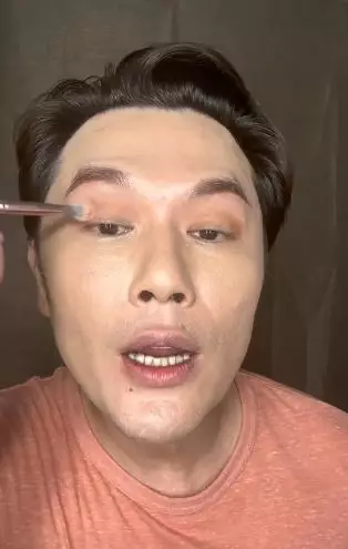 Trik bikin penggunaan eyeshadow anti-crack dan bebas minyak sepanjang hari TikTok