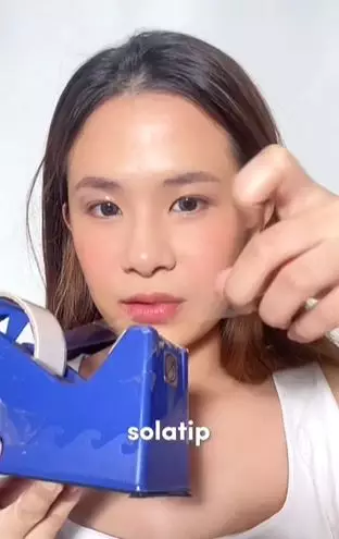 Trik bersihkan eyeshadow glitter andalkan 1 alat sederhana TikTok