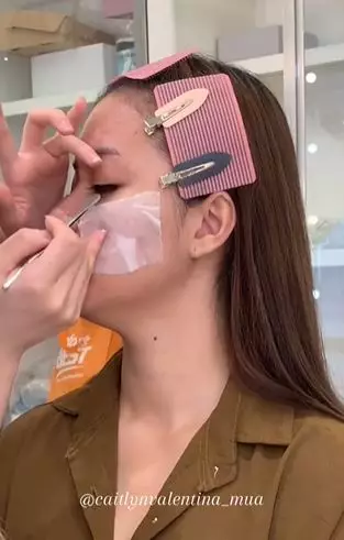 Transformasi makeup cewek wajah breakout kemerahan dirias ala Thailand Look TikTok