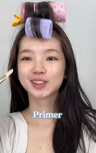 Transformasi cewek dengan wajah bekas jerawat dirias ala Korean Look TikTok