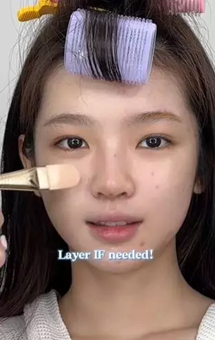 Transformasi cewek dengan wajah bekas jerawat dirias ala Korean Look TikTok