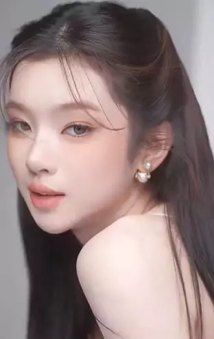 Transformasi cewek dengan wajah bekas jerawat dirias ala Korean Look TikTok