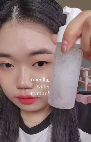 Trik pakai micellar water di wajah sensitif bikin kulit minim iritasi TikTok