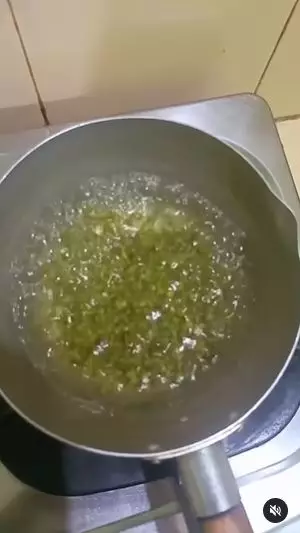 Cara bikin hair tonic atasi rambut rontok pakai kacang hijau Berbagai sumber Cara bikin hair tonic atasi rambut rontok pakai kacang hijau Berbagai sumber