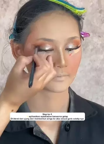 Trik bikin foxy eyeshadow antiribet cuma andalkan 1 alat sederhana TikTok Trik bikin foxy eyeshadow antiribet cuma andalkan 1 alat sederhana TikTok