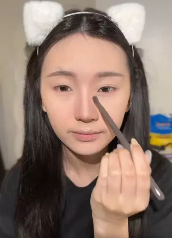 Trik pakai kontur hidung agar hasilnya natural andalkan 1 alat tak terduga TikTok