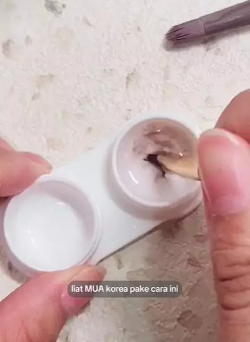 Fungsi lain micellar water selain untuk bersihkan makeup di wajah Berbagai sumber Fungsi lain micellar water selain untuk bersihkan makeup di wajah Berbagai sumber