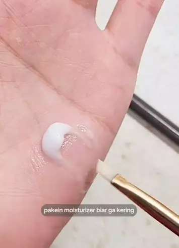 Fungsi lain micellar water selain untuk bersihkan makeup di wajah Berbagai sumber Fungsi lain micellar water selain untuk bersihkan makeup di wajah Berbagai sumber