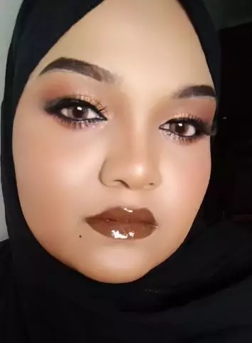 Transformasi cewek kantung mata hitam rias wajah ala bold glam bikin melongo TikTok Transformasi cewek kantung mata hitam rias wajah ala bold glam bikin melongo TikTok