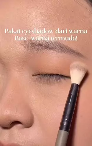 Trik pakai eyeshadow agar antingeblok cuma andalkan 1 produk complexion TikTok