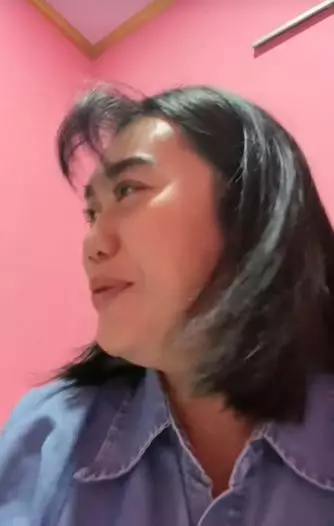 Momen kocak cewek ngide potong poni sendiri malah berujung apes TikTok Momen kocak cewek ngide potong poni sendiri malah berujung apes TikTok