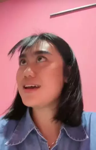 Momen kocak cewek ngide potong poni sendiri malah berujung apes TikTok Momen kocak cewek ngide potong poni sendiri malah berujung apes TikTok