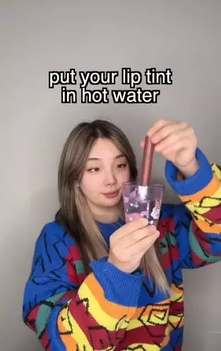 Trik simpel bikin liptint kering bisa dipakai lagi modal Rp0 TikTok Trik simpel bikin liptint kering bisa dipakai lagi modal Rp0 TikTok