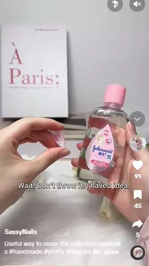 Trik bersihkan fake nails agar bisa dipakai kembali andalkan 1 produk bayi TikTok