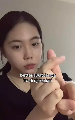 Tempat swatches lipstik selain punggung tangan untuk memilih warna yang tepat Berbagai sumber Tempat swatches lipstik selain punggung tangan untuk memilih warna yang tepat Berbagai sumber