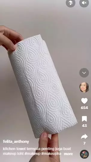 Fungsi lain tisu dapur untuk pengguna makeup TikTok Fungsi lain tisu dapur untuk pengguna makeup TikTok
