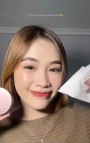 Trik aplikasikan bedak agar under eye lebih halus andalkan 1 alat pembersih TikTok Trik aplikasikan bedak agar under eye lebih halus andalkan 1 alat pembersih TikTok