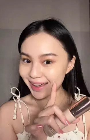 Trik gunakan foundation untuk beri efek wajah berdimensi dan lebih kecil TikTok