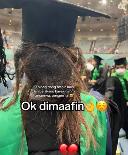 Momen apes mahasiswa sewa hair-do untuk wisuda berakhir zonk TikTok