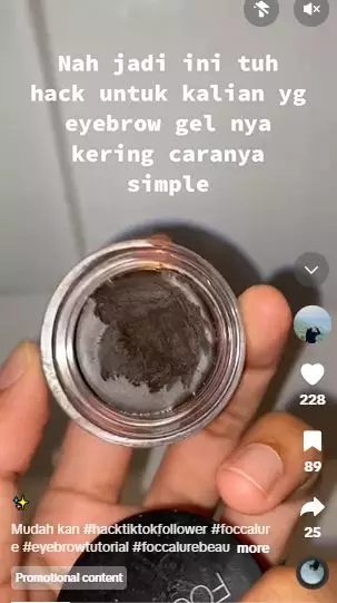 Cara nyeleneh atasi eyebrow pomade kering agar kembali lunak TikTok