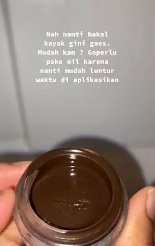 Cara nyeleneh atasi eyebrow pomade kering agar kembali lunak TikTok